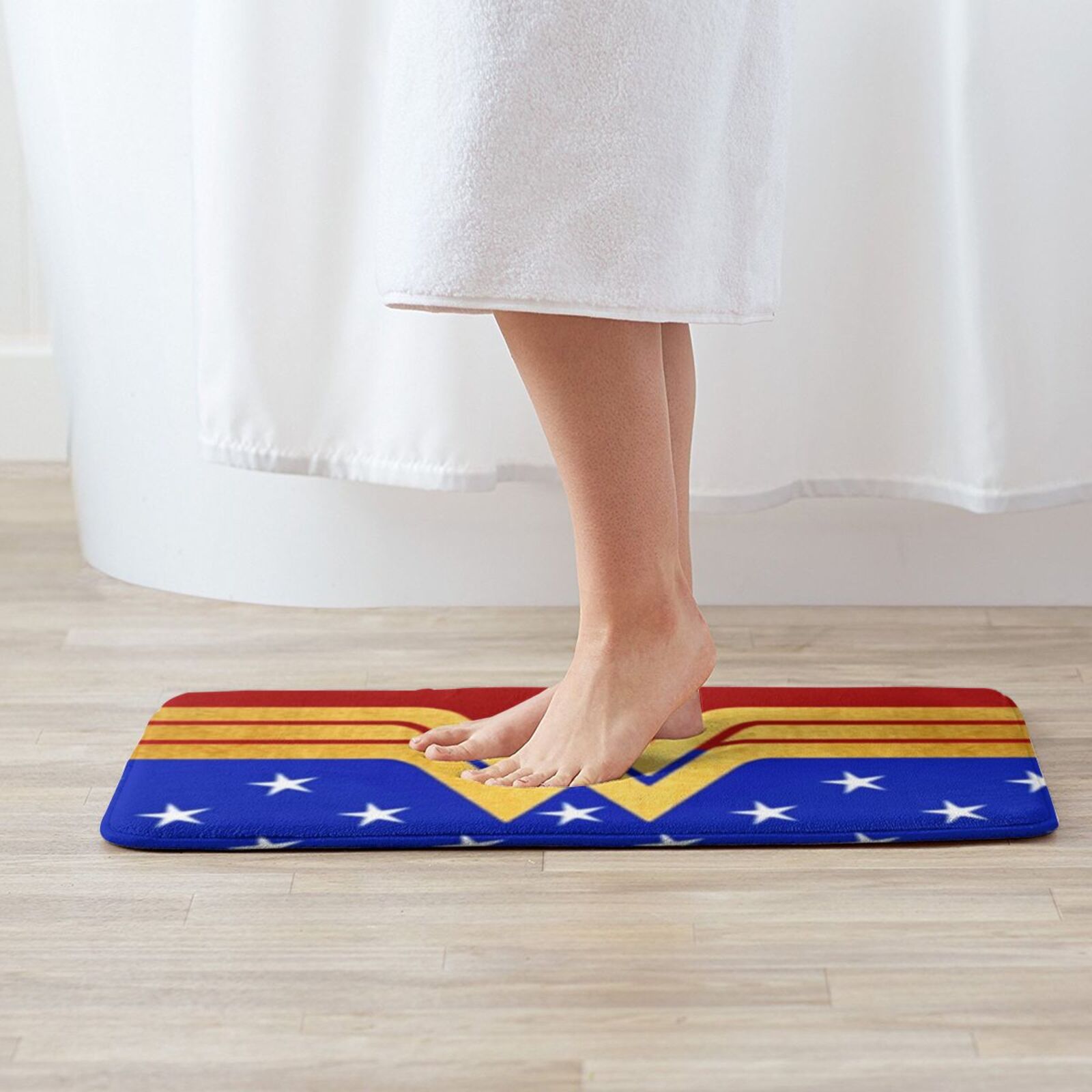 Golden Retro Wonder Womn Comic - Kids Outdoor Floor Cushions บทวิจารณ์และราคา